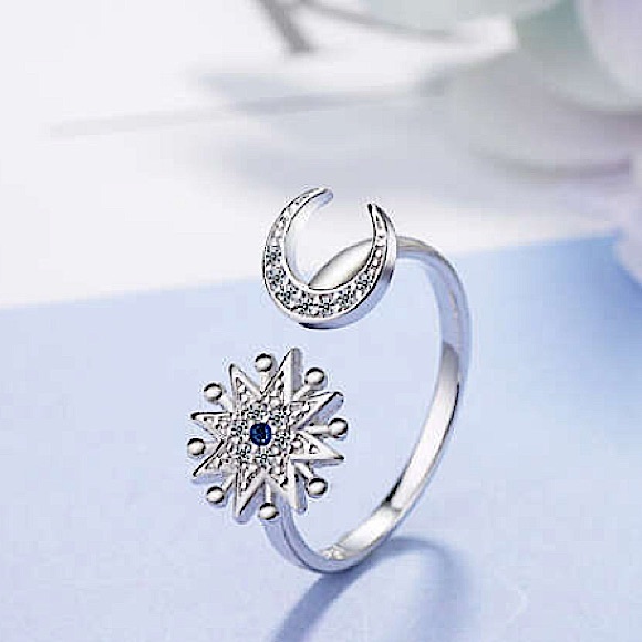 STERLING SILVER MOON & STAR RING ADJUSTABLE - Picture 4 of 7